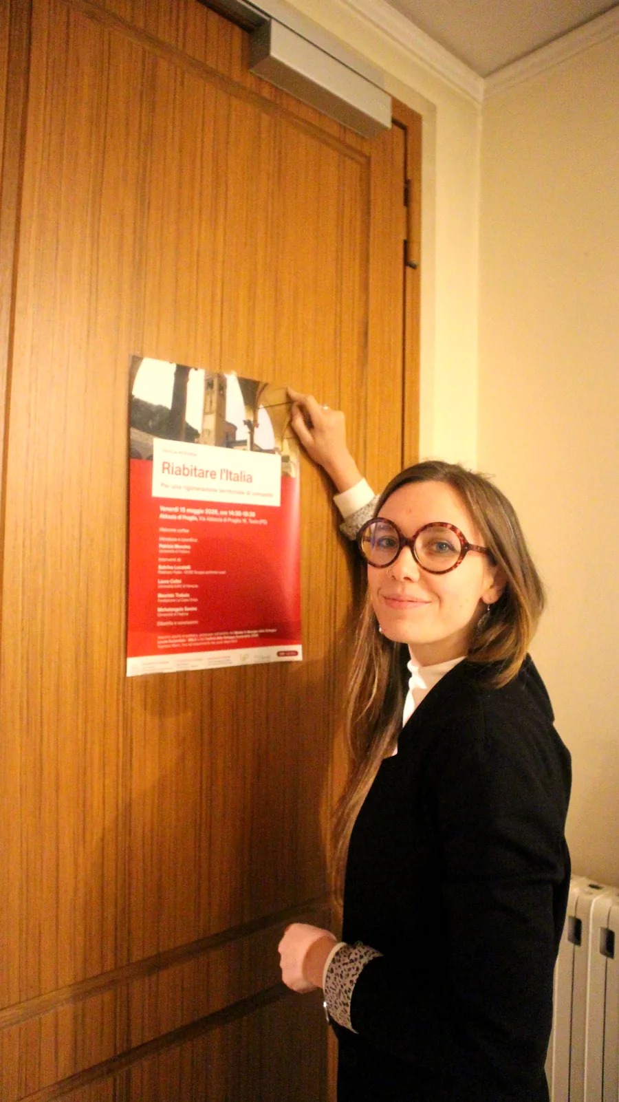 Tutor del Master durante la preparazione della locandina dell'evento Riabitare l'Italia